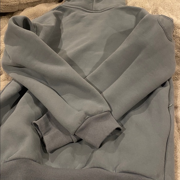 Comfrt travel essential hoodie - Picture 5 of 7